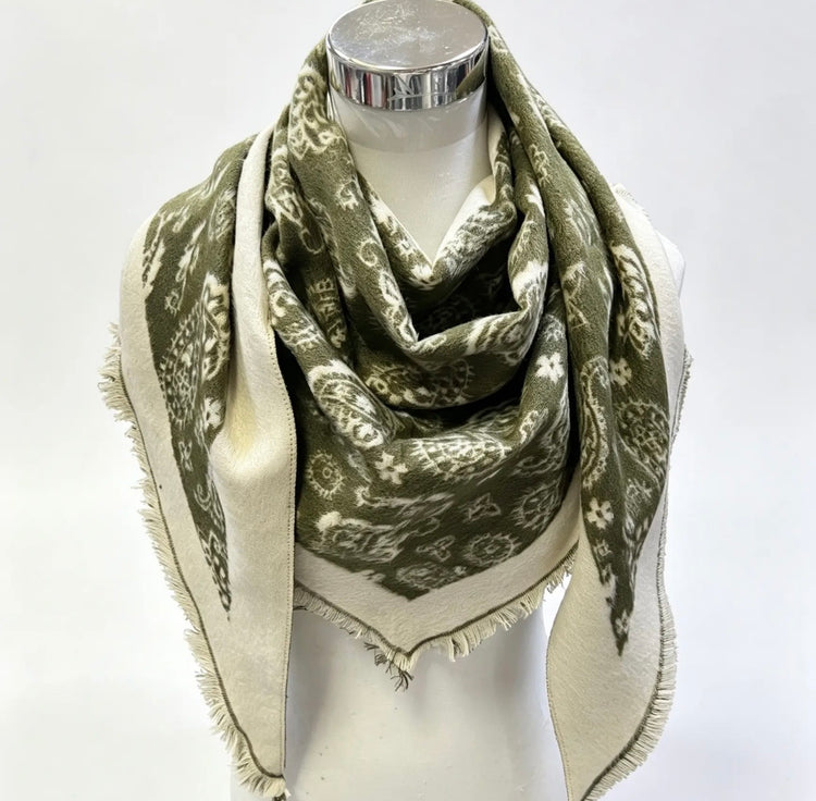 TR-4 Soft Mini Fur Triangle
Bandana Scarves