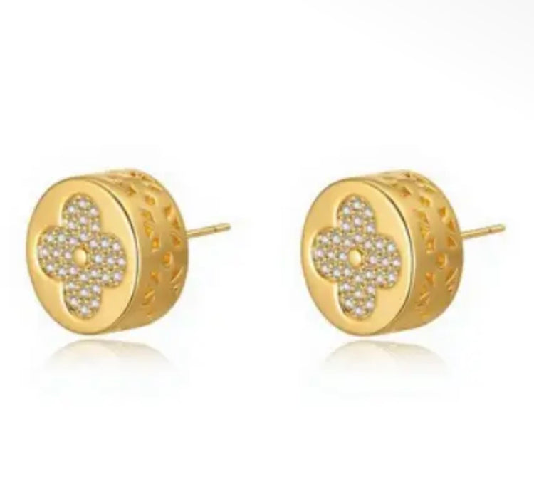 HO5277 Clover Stud