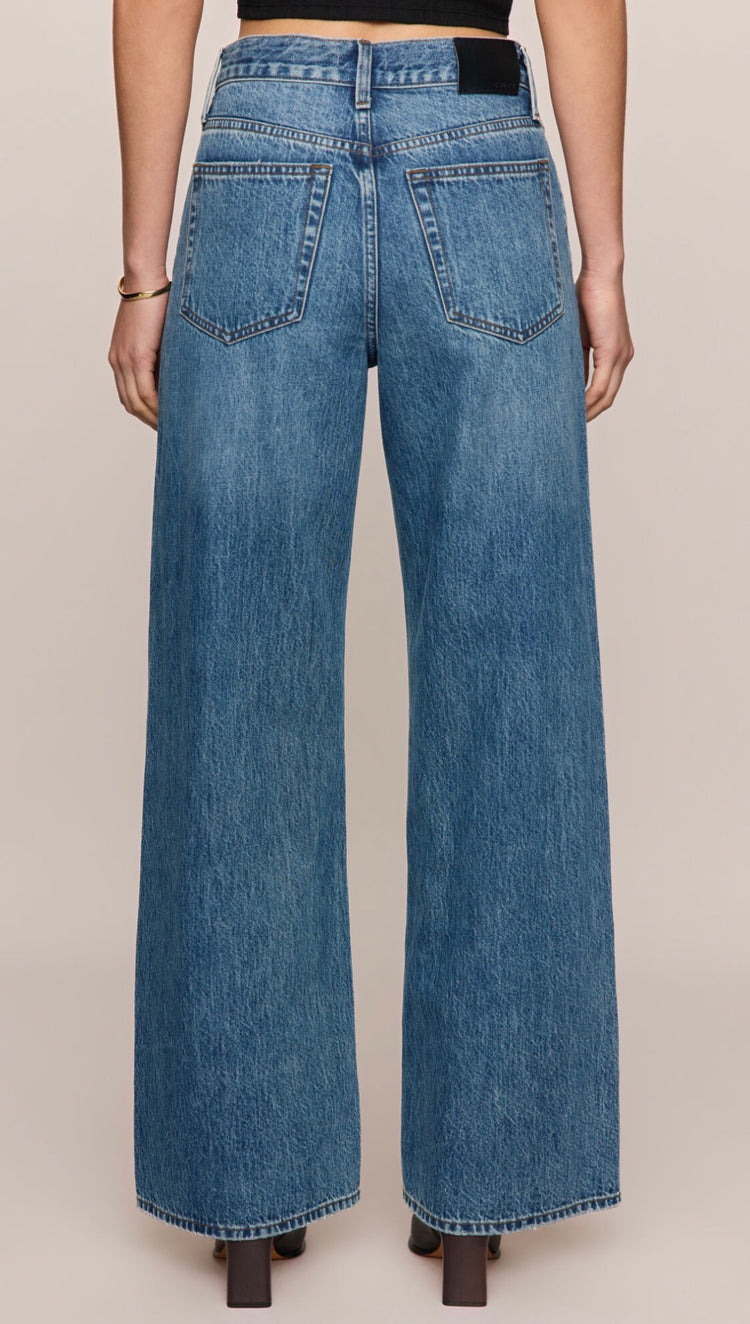 DP263554 Head Turner HR Jean- Hush