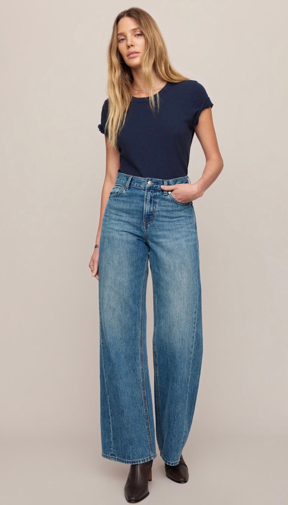 DP263554 Head Turner HR Jean- Hush