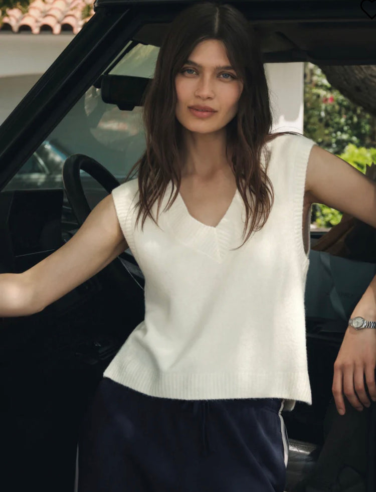 ZVW263595 Classic Act Sweater Vest