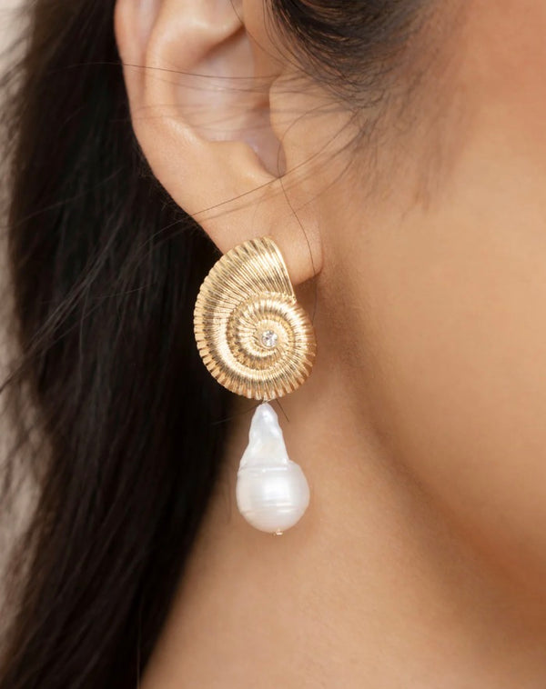E4846 Nautalis Pearl Earrings