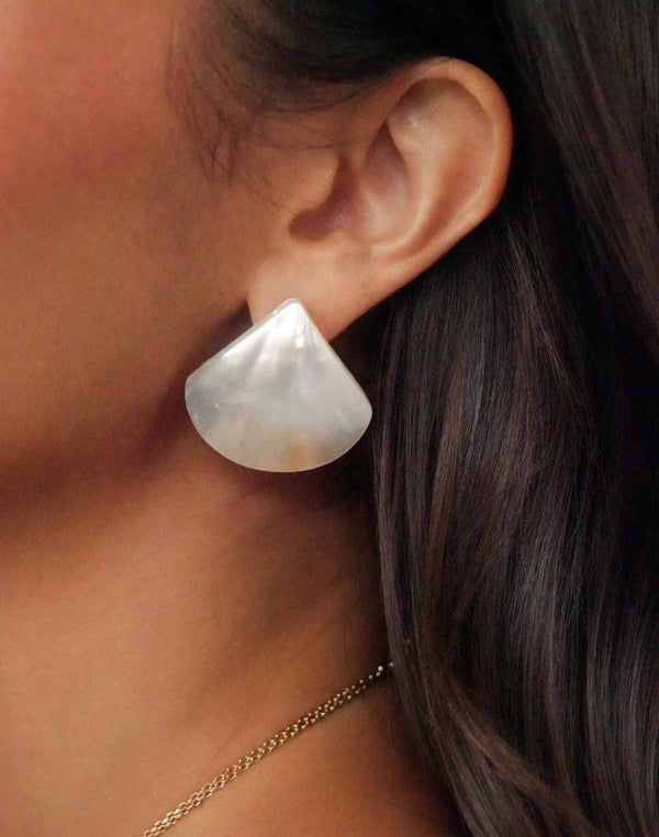 E4902 Rising Tide Pearl Stud Earrings
