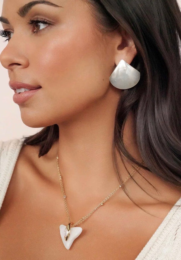 E4902 Rising Tide Pearl Stud Earrings