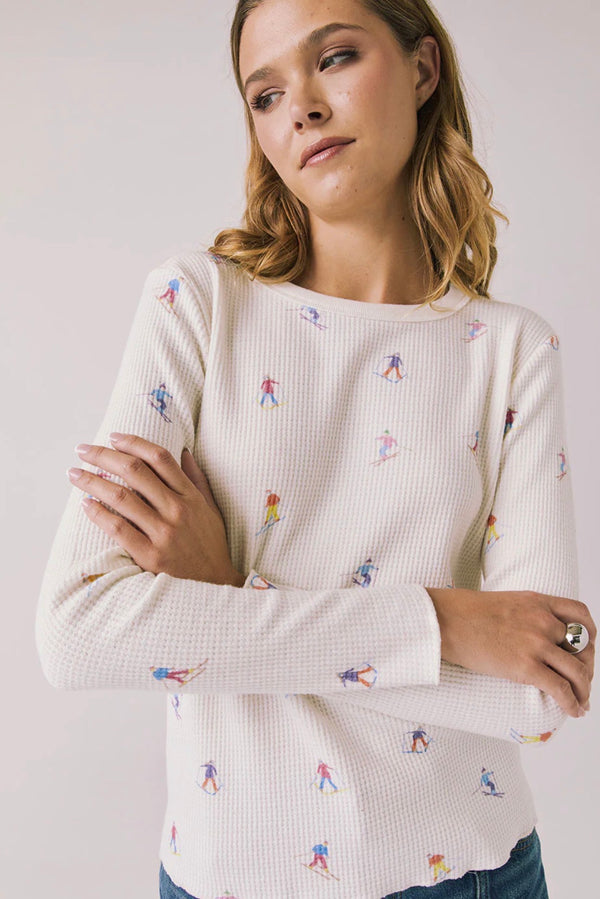 CW9170-CHA8142-SNWHT Allover Skiers LS Tee