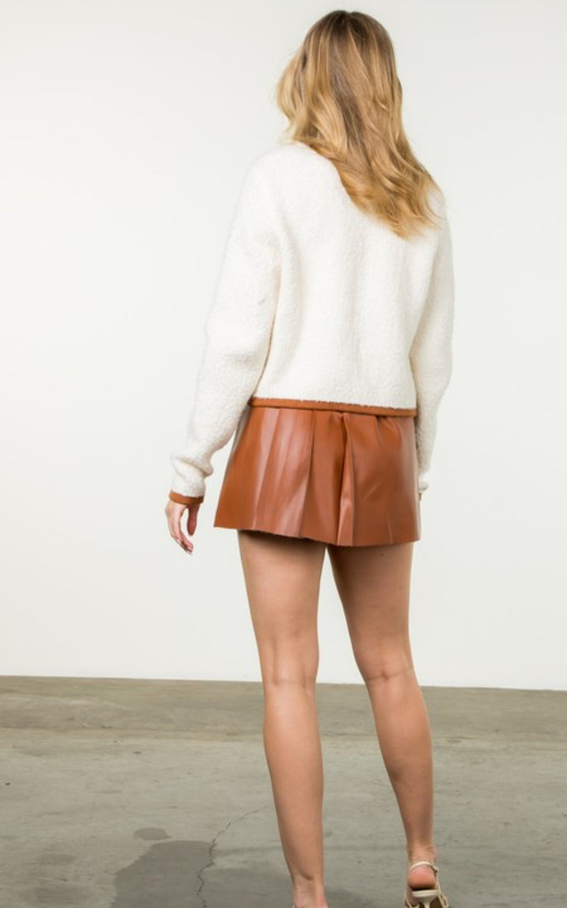 THS1624 Vegan Leather Pleated Skirt