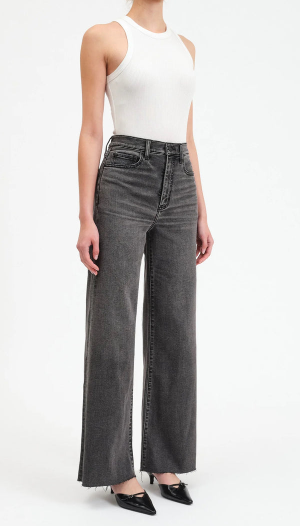 D00016205zn- Far Out HR Wide Leg Jeans- Milky Way