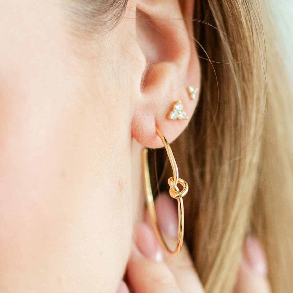 Delicate Knot Hoops